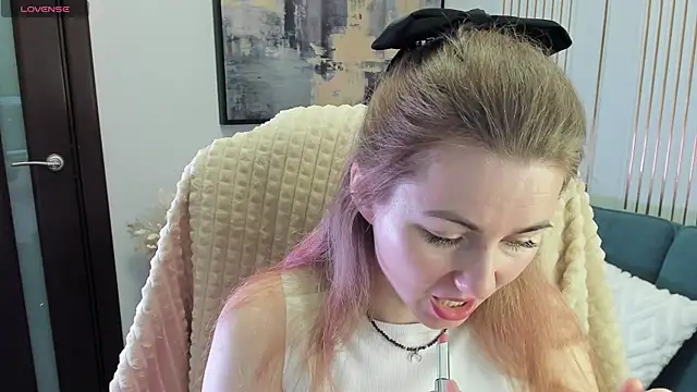 Snapshot of SofiAngela chatting on December 4, 2025, 1:04 am SofiAngela online show from December 4, 2025, 1:04 am