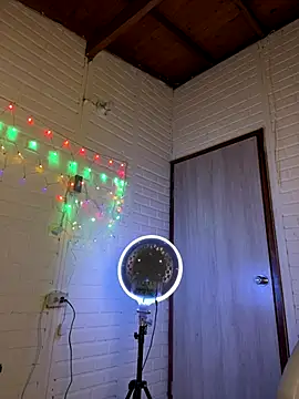 Snapshot of RosseBella_ chatting on December 5, 2025, 12:52 am RosseBella online show from December 5, 2025, 12:52 am