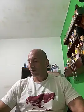 Snapshot of Russo41rj chatting on December 1, 2025, 3:33 am Russo41rj online show from December 1, 2025, 3:33 am