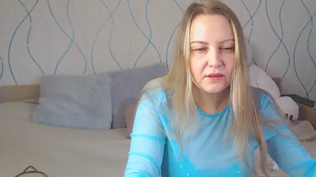 Snapshot of KissKsy chatting on December 16, 2025, 6:18 am KissKsy online show from December 16, 2025, 6:18 am