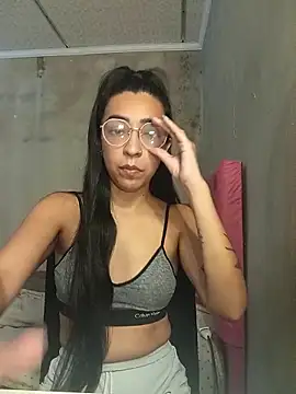 Snapshot of Yani-14 chatting on December 4, 2025, 5:54 pm Yani-14 online show from December 4, 2025, 5:54 pm