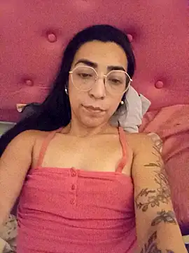 Snapshot of Yani-14 chatting on December 16, 2025, 4:28 am Yani-14 online show from December 16, 2025, 4:28 am