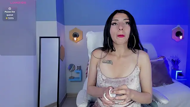 Snapshot of Miha_Sophia_ chatting on December 13, 2025, 9:09 pm Miha Sophia online show from December 13, 2025, 9:09 pm