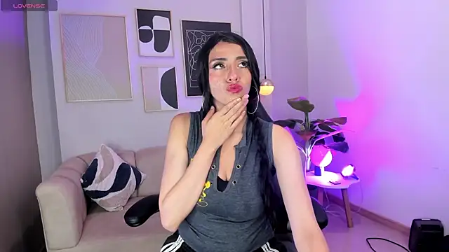 Snapshot of Miha_Sophia_ chatting on December 17, 2025, 4:29 am Miha Sophia online show from December 17, 2025, 4:29 am