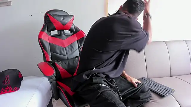 Snapshot of MatthewCullen chatting on December 2, 2025, 7:31 pm MatthewCullen online show from December 2, 2025, 7:31 pm