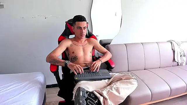 Snapshot of MatthewCullen chatting on December 3, 2025, 7:23 pm MatthewCullen online show from December 3, 2025, 7:23 pm