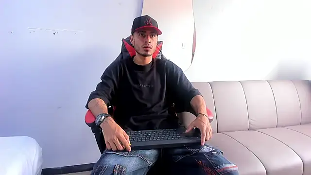 MatthewCullen online show from December 19, 2025, 5:42 pm