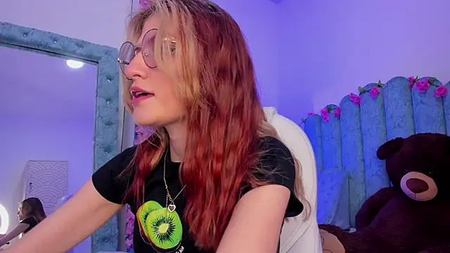 Snapshot of Ash_20_ chatting on December 4, 2025, 2:15 pm Ash 20 online show from December 4, 2025, 2:15 pm