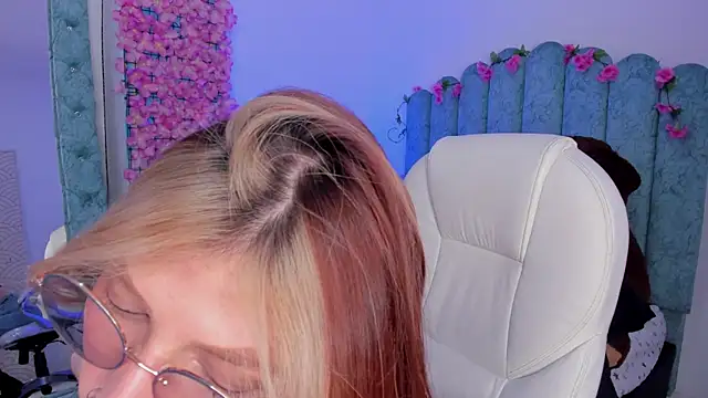 Snapshot of Ash_20_ chatting on December 5, 2025, 2:03 pm Ash 20 online show from December 5, 2025, 2:03 pm