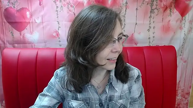 Snapshot of DaisyEdit chatting on April 18, 2026, 5:11 am DaisyEdit online show from April 18, 2026, 5:11 am