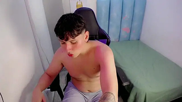 Snapshot of d_moneyy_ chatting on December 5, 2025, 8:27 pm d moneyy online show from December 5, 2025, 8:27 pm