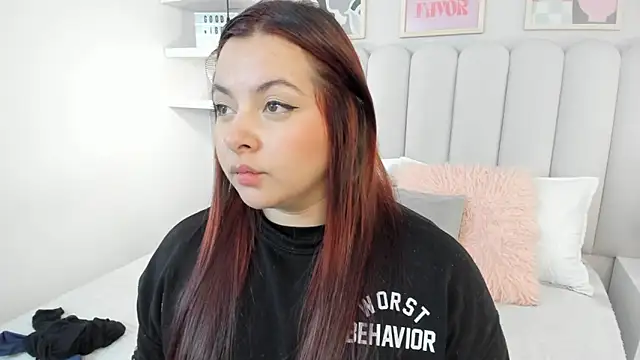 Nina Rouse  online show from December 17, 2025, 12:22 pm