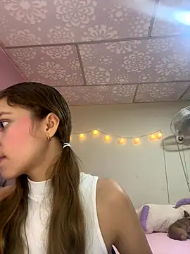 Snapshot of Vanneskk chatting on December 5, 2025, 1:31 pm Vanneskk online show from December 5, 2025, 1:31 pm