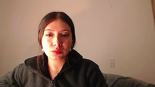 Snapshot of -Ivonny- chatting on December 2, 2025, 11:00 pm -Ivonny- online show from December 2, 2025, 11:00 pm