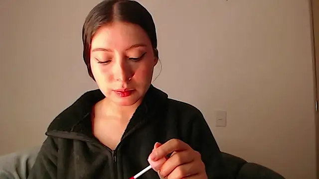 Snapshot of -Ivonny- chatting on December 5, 2025, 9:00 pm -Ivonny- online show from December 5, 2025, 9:00 pm