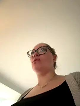 mellixxa online show from December 4, 2025, 2:48 pm