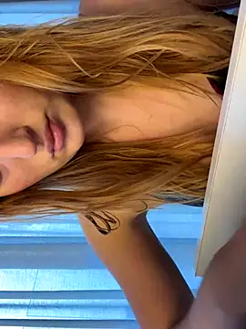 Snapshot of madlynginger chatting on December 5, 2025, 2:03 pm madlynginger online show from December 5, 2025, 2:03 pm