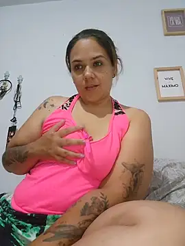 LoreinnFox online show from May 20, 2026, 3:56 am