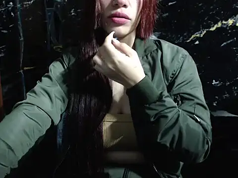 Snapshot of Ema_hot_01 chatting on December 4, 2025, 10:29 pm Ema hot 01 online show from December 4, 2025, 10:29 pm