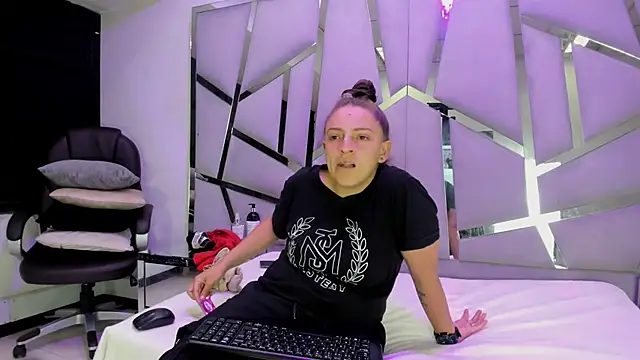 Alyssa Noah online show from April 8, 2026, 3:17 am