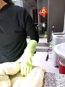 Snapshot of mimi2052 chatting on December 15, 2025, 12:59 am mimi2052 online show from December 15, 2025, 12:59 am