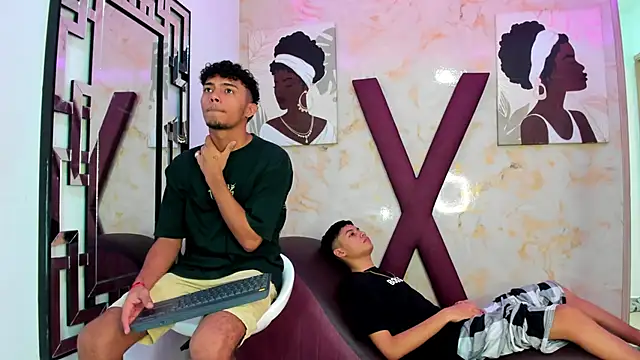 Snapshot of COUPLES_BOYS chatting on February 20, 2026, 1:24 am COUPLES BOYS online show from February 20, 2026, 1:24 am