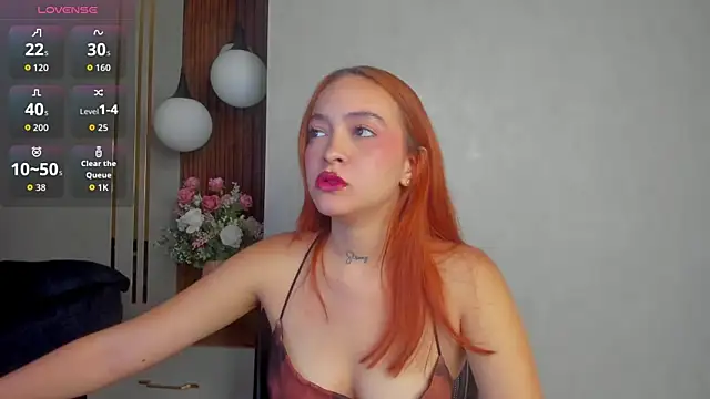 Snapshot of AliceHills_ chatting on December 19, 2025, 12:45 pm AliceHills online show from December 19, 2025, 12:45 pm