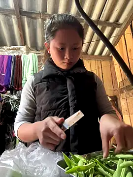 Snapshot of Thaoem chatting on December 19, 2025, 3:24 am Thaoem online show from December 19, 2025, 3:24 am