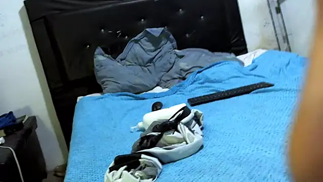 Snapshot of Alonso_parati chatting on December 15, 2025, 5:01 am Alonso parati online show from December 15, 2025, 5:01 am