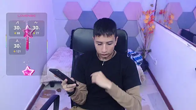 Snapshot of AngelRonson_ chatting on December 4, 2025, 4:11 am AngelRonson online show from December 4, 2025, 4:11 am