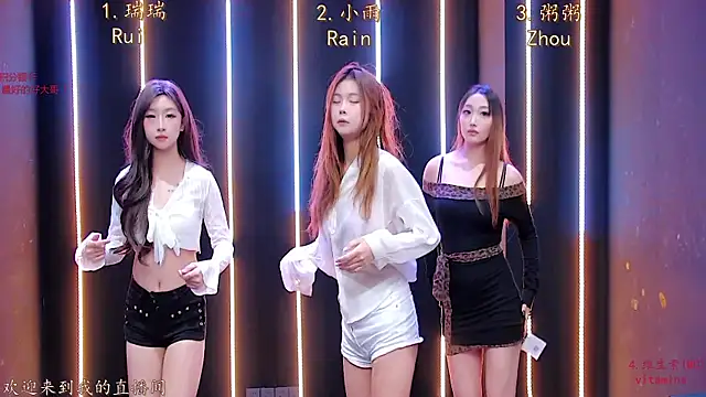 Miss-Girl online show from December 1, 2025, 1:21 am