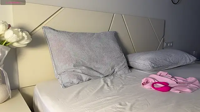 tinyholess online show from February 19, 2026, 2:24 pm