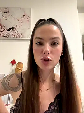 Snapshot of Sugarbellax chatting on December 16, 2025, 9:42 pm Sugarbellax online show from December 16, 2025, 9:42 pm