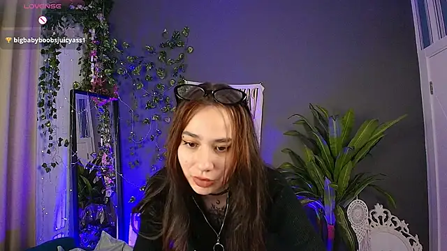 Snapshot of Little_Shawty_Witch chatting on December 1, 2025, 4:12 pm Little Shawty Witch online show from December 1, 2025, 4:12 pm