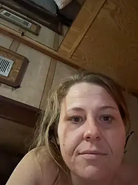 Snapshot of WhitNmike chatting on December 18, 2025, 1:17 pm WhitNmike online show from December 18, 2025, 1:17 pm