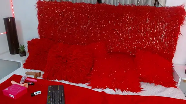 Valery Roussee01 online show from December 13, 2025, 8:25 pm