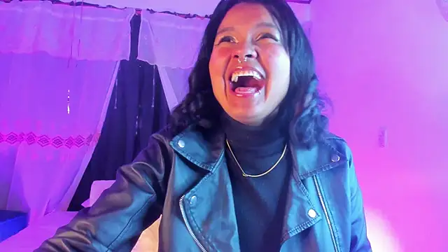 CloeEvans0 online show from December 5, 2025, 7:21 pm