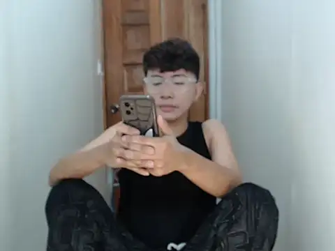 asiantwink0000 online show from December 23, 2025, 8:34 am