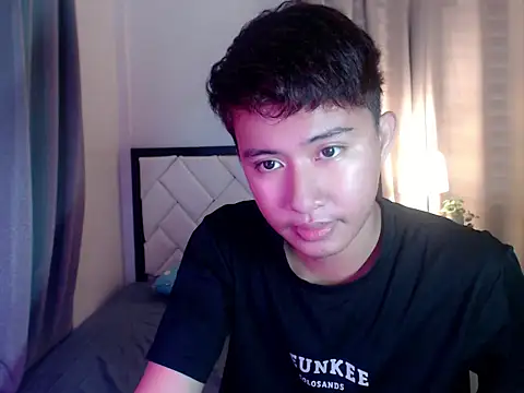 asiantwink0000 online show from February 18, 2026, 8:32 am