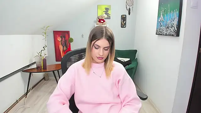 Snapshot of SarahOwenn chatting on December 2, 2025, 1:28 pm SarahOwenn online show from December 2, 2025, 1:28 pm