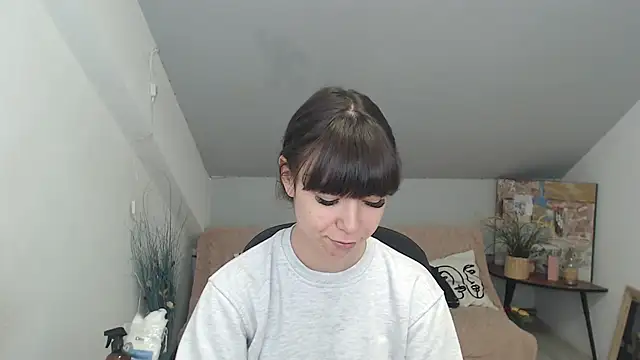 Snapshot of MayaWill chatting on December 4, 2025, 12:58 pm MayaWill online show from December 4, 2025, 12:58 pm