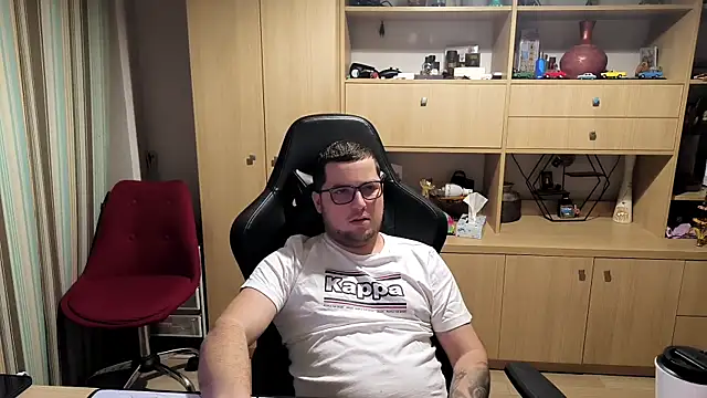 Snapshot of kevinnlovelly chatting on December 2, 2025, 11:34 pm kevinnlovelly online show from December 2, 2025, 11:34 pm