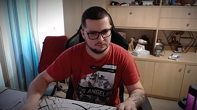 Snapshot of kevinnlovelly chatting on December 15, 2025, 11:58 am kevinnlovelly online show from December 15, 2025, 11:58 am