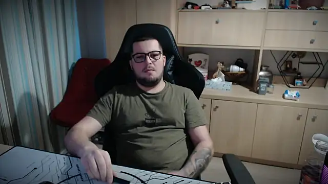 Snapshot of kevinnlovelly chatting on December 16, 2025, 2:22 pm kevinnlovelly online show from December 16, 2025, 2:22 pm