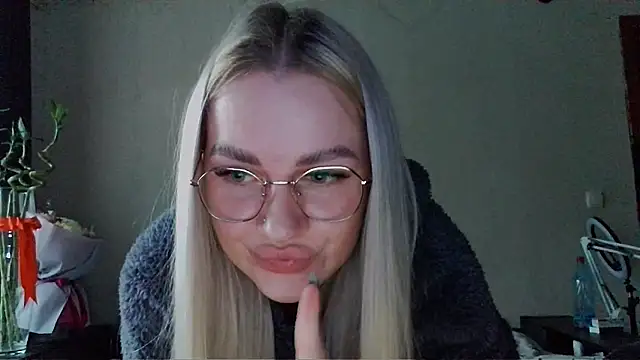 Snapshot of Whitehex666 chatting on December 20, 2025, 10:11 am Whitehex666 online show from December 20, 2025, 10:11 am