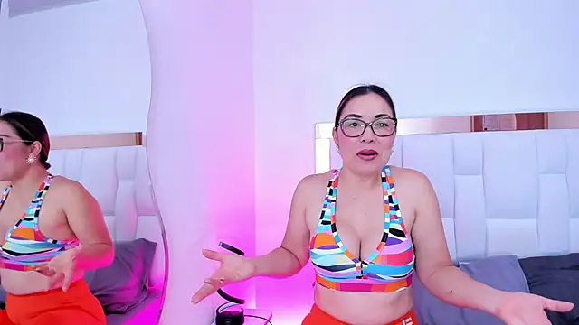 Snapshot of AnnaJaimes chatting on December 5, 2025, 4:54 am AnnaJaimes online show from December 5, 2025, 4:54 am