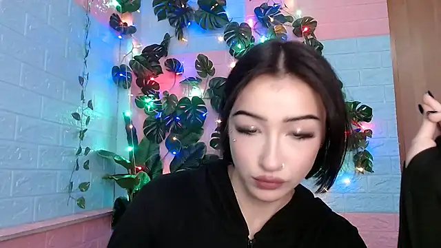 Sweeet Sss online show from December 15, 2025, 1:48 pm