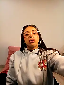 Snapshot of Violett__Rose chatting on December 1, 2025, 2:27 am Violett Rose online show from December 1, 2025, 2:27 am