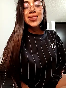 Snapshot of Violett__Rose chatting on December 15, 2025, 2:16 am Violett Rose online show from December 15, 2025, 2:16 am