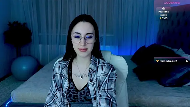 Snapshot of Miss__Linn chatting on December 4, 2025, 1:31 pm Miss Linn online show from December 4, 2025, 1:31 pm